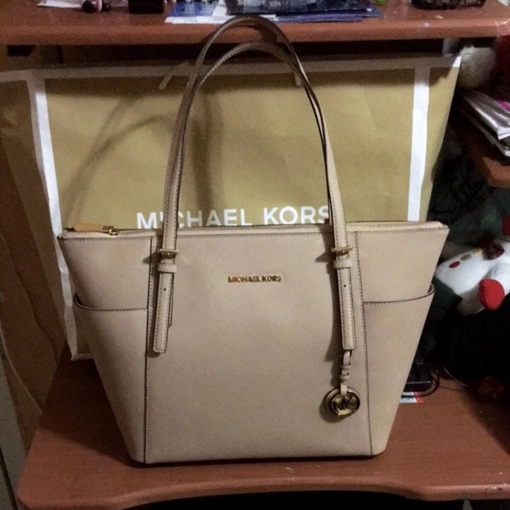 Michael Kors jet set tote